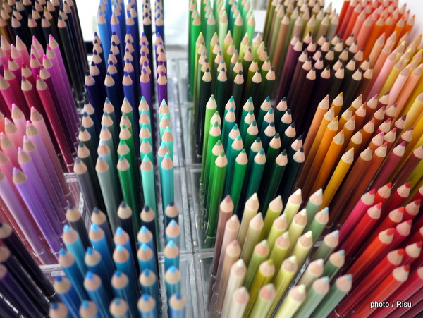 フェリシモ500色鉛筆全カラー集めてイラスト描いたら楽しそう