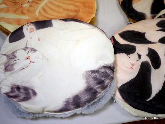 YOU+MORE！　ひざの上でごろごろ　丸く眠る猫のクッションケース