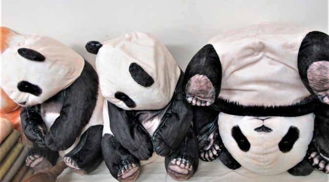 パンダのクッションケース@フェリシモは上野のパンダぬいぐるみよりリアル感あります。